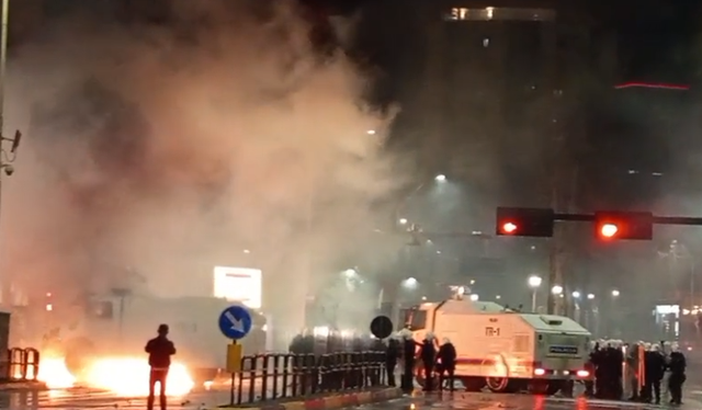 Protesta e PD-s&euml;/ Policia shoq&euml;ron dy protestues, u kap&euml;n me