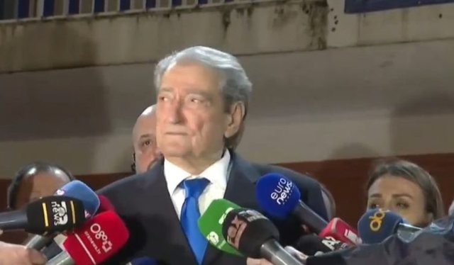 &ldquo;Jemi kryengrit&euml;s paq&euml;sor&euml;&rdquo;, Berisha mesazh