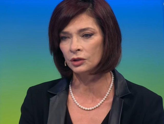 Humbi v&euml;llain binjak, Ema Andrea shp&euml;rthen n&euml; lot: Jam