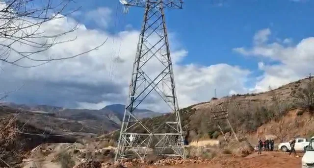Alarm në Librazhd, nga rrëshqitja e dheut rrezikon të shembet