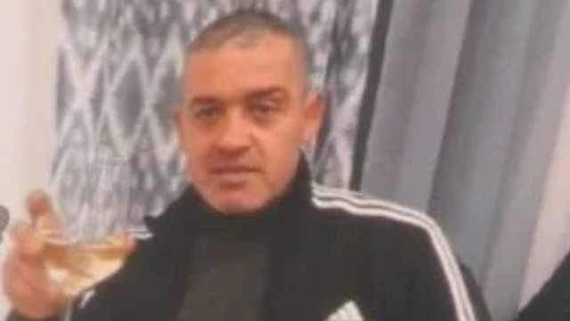 Del foto, ky &euml;sht&euml; 48-vje&ccedil;ari q&euml; u vra me thik&euml;