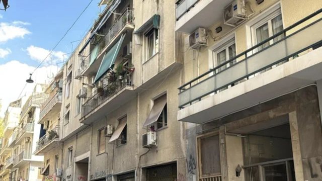 Greqi! Shqiptari p&euml;rdhunon 25-vje&ccedil;aren me aft&euml;si t&euml;