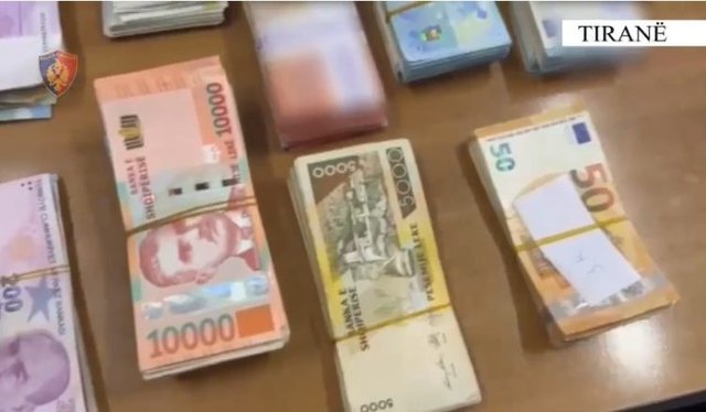 Kishte pik&euml; k&euml;mbimi valutor pa licenc&euml;, arrestohet