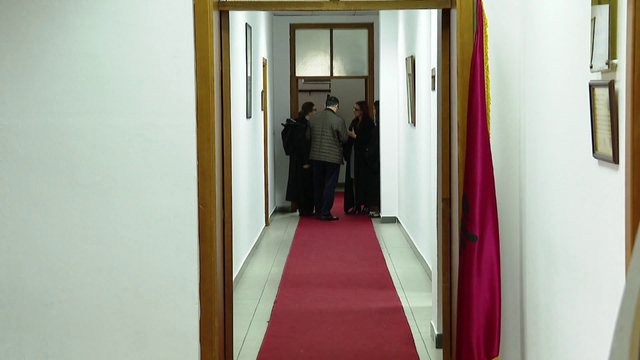 Rritet stoku i dosjeve n&euml; gjykata/ Reduktimi i institucioneve sipas