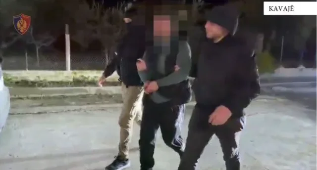 Vrau me thik&euml; 48-vje&ccedil;arin n&euml; Kavaj&euml;, TRONDIT autori: