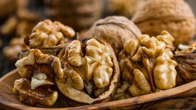 Cilat jan&euml; 4 frutat e thata q&euml; forcojn&euml; zemr&euml;n, kockat dhe