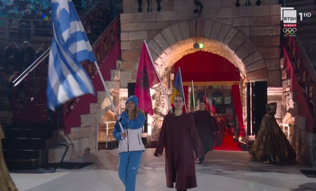 Ceremonia mbyllëse e Lojërave Olimpike, mes flamujve kalon edhe ai i