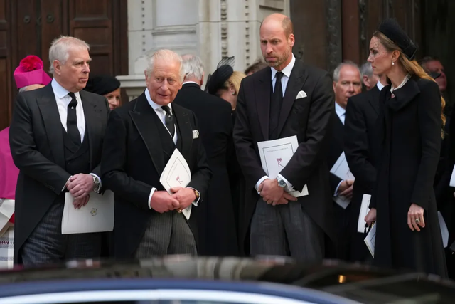 Andrew nj&euml; &ldquo;dhimbje koke&rdquo; p&euml;r Princin William; skandali po