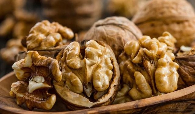 Cilat jan&euml; 4 frutat e thata q&euml; forcojn&euml; zemr&euml;n, kockat dhe