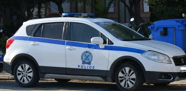 DETAJE/ E gjeti sip&euml;r t&euml; bij&euml;s dhe e q&euml;lloi me tigan,