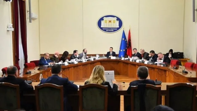 Debate n&euml; K&euml;shillin e Imunitetit p&euml;r &ccedil;&euml;shtjen