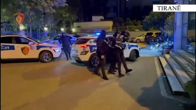 Lëvizte me pistoletë në brez, pranga 30-vjeçarit në