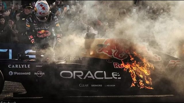 Formula 1/Red Bull, &ccedil;far&euml; frike , makina e Tsunod&euml;s merr