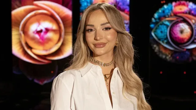 Selin rr&euml;fen mes lot&euml;sh historin&euml; e v&euml;llait: Po kalonte