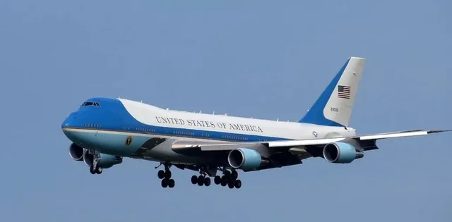 Air Force One ndryshon pamjen pas 60 vitesh, Epoka e ngjyrës blu të