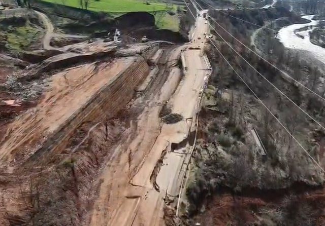 Juglindja ende e PARALIZUAR, shkojn&euml; n&euml; 9 cm fundosjet n&euml; aksin