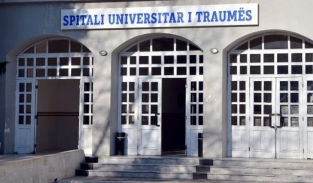 Aksident i rëndë në Tiranë, dy të rinj në spital,