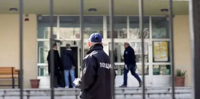 Alarm p&euml;r bomba n&euml; shkollat e Tetov&euml;s, evakuohen