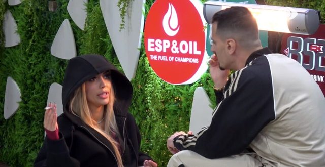 "Nuk je i dashuri im, mos u merr me veshjet e mia..."/Brikena e