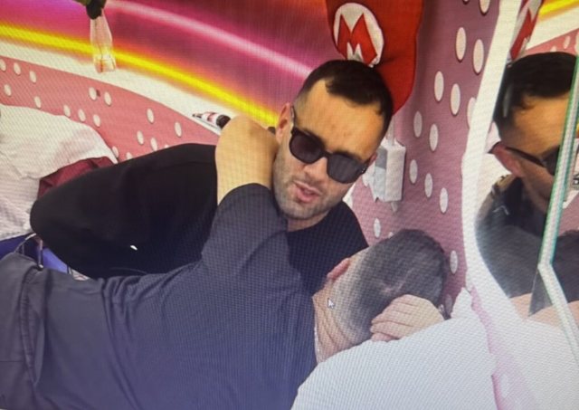 Stenaldo v&euml; me "shpatulla pas muri" Mirin: Rogerti t&euml; ka