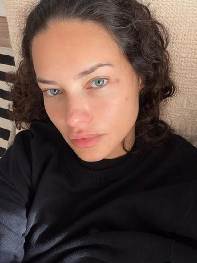 Modelja e famshme nuk kursen POZAT provokuese, publikon FOTO e