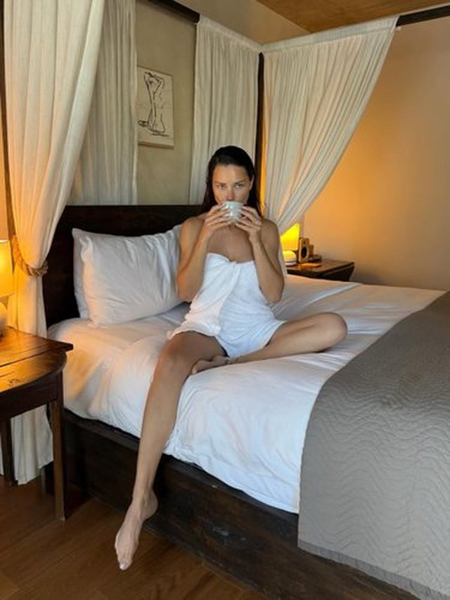 Modelja e famshme nuk kursen POZAT provokuese, publikon FOTO e