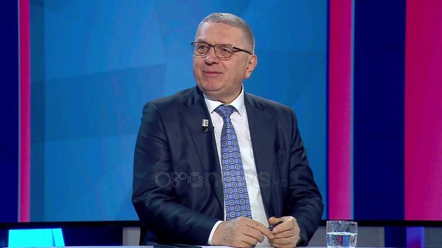 Rrug&euml;t e florinjta i mori lumi, Pre&ccedil;i: Nj&euml; pjes&euml; e