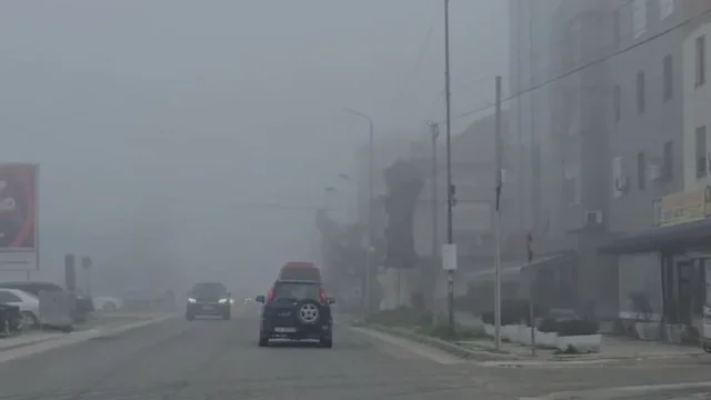 Shqip&euml;ria zgjohet n&euml;n pushtetin e mjegull&euml;s, v&euml;shtir&euml;si