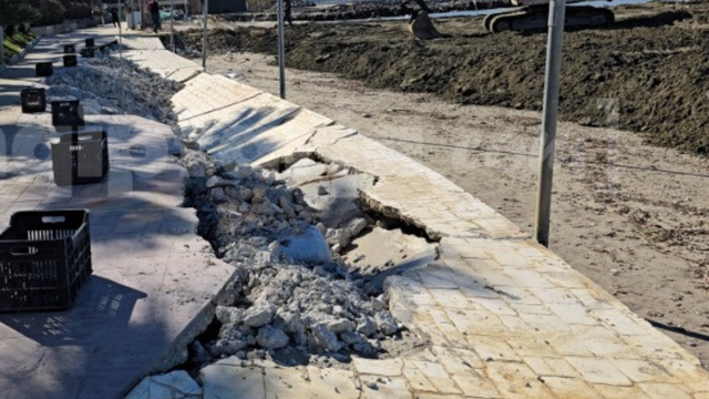 Deti p&euml;rparon drejt tok&euml;s, shemb nje pjes&euml; t&euml; pedonales