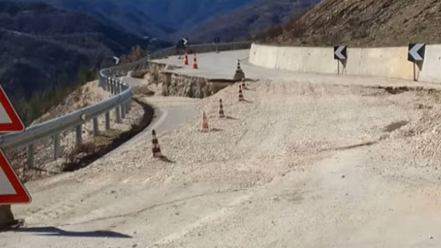 Çahet asfalti i aksit Përmet–Skrapar (ndërtuar nga