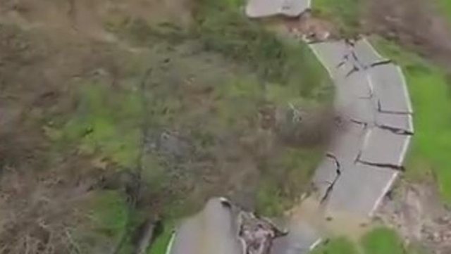 Rama ironi me pamjet nga rruga e shkatërruar në Portugali: Opozita