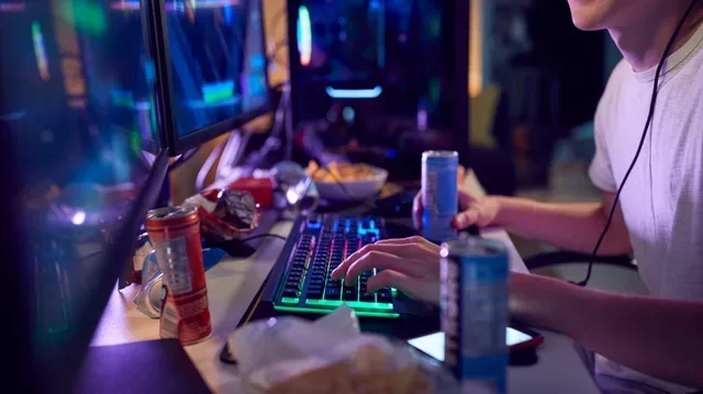 Pas rrjeteve sociale, Spanja ndalon edhe shitjen e pijeve energjike p&euml;r