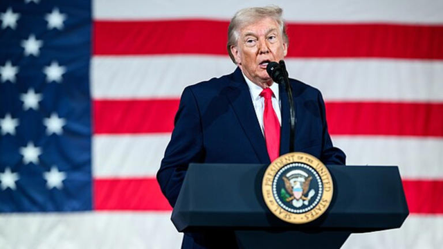 Robert De Niro shpërthen në lot kur flet për atë që