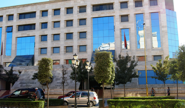 Shkarkohet drejtori i Antikorrupsionit, kush e zëvendëson (EMRI)