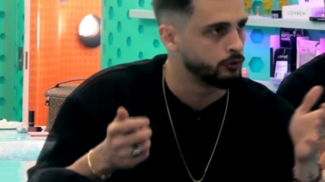 Gimbo flet p&euml;r ish-t&euml; dashur&euml;n: M&euml; merrte me numra t&euml;