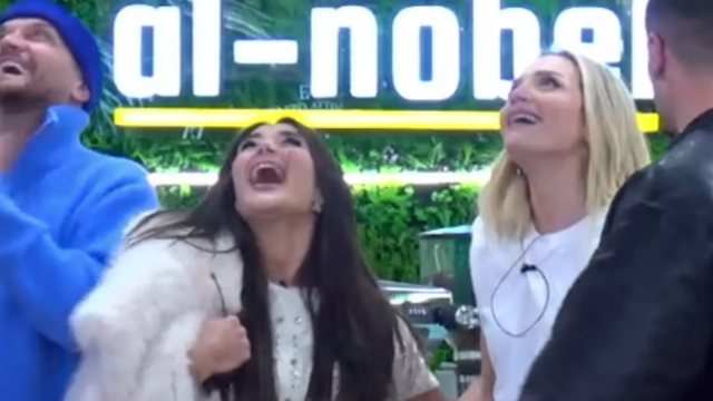 &Ccedil;far&euml; mesazhi kishte n&euml; t&euml;? Surpriz&euml; nga ajri