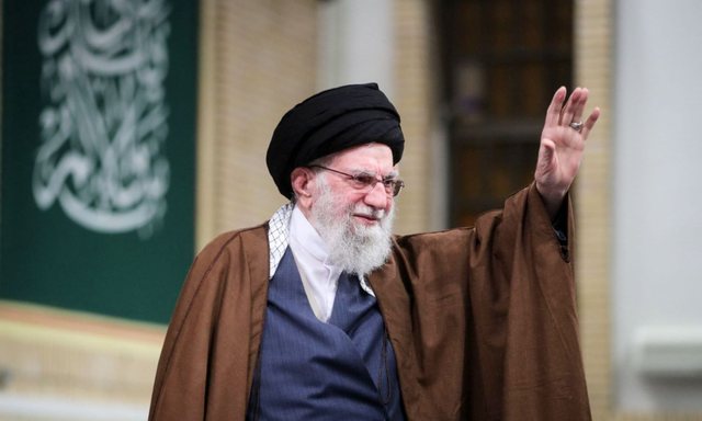 7 raketa godit&euml;n zyr&euml;n e Ali Khameneit n&euml; Teheran, ku