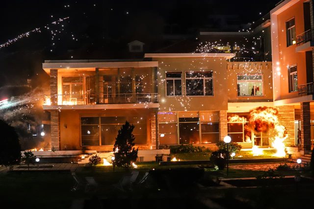 Ambasada e Francës dënon hedhjen e molotovëve ndaj Vilës 31: