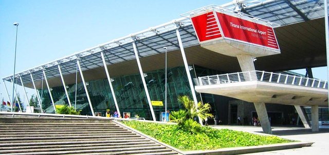 S*lmet në Lindjen e Mesme/ Aeroporti i Tiranës pezullon fluturimet