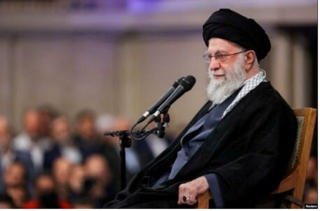 U godit nga raketat e SHBA, publikohet fotoja e Ali Khameneit nën