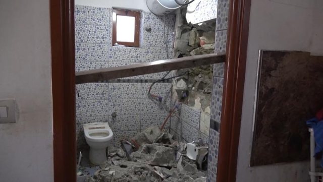 Dëmet nga shirat, 2 banesa rrezikojnë shembjen në Memaliaj!