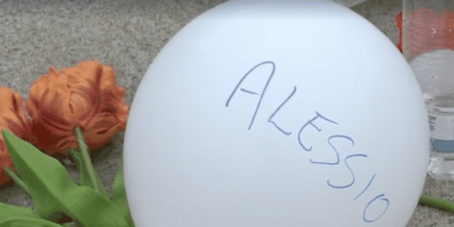 Rr&euml;shqiti pran&euml; shat&euml;rvanit teksa ishte duke luajtur, humb