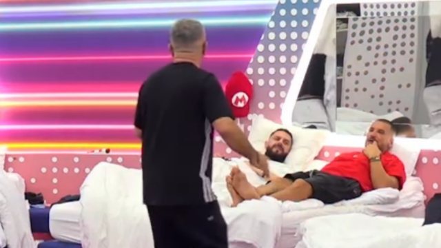 “Po ti s’je i bukur o burrë, as tru s’ke”/ Artani