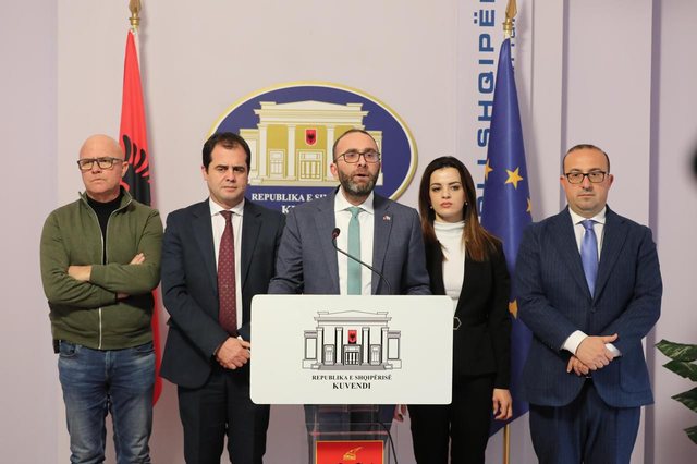 PD dorëzon në Kuvend raportin e Këshillit të Mandateve