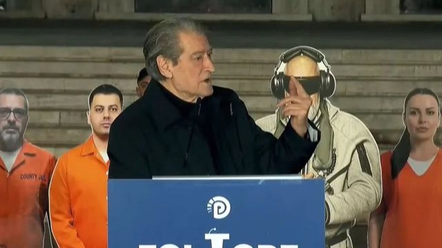 Pas zjarrit te vila e ish-diktatorit, Berisha nuk shkon n&euml; seanc&euml;,