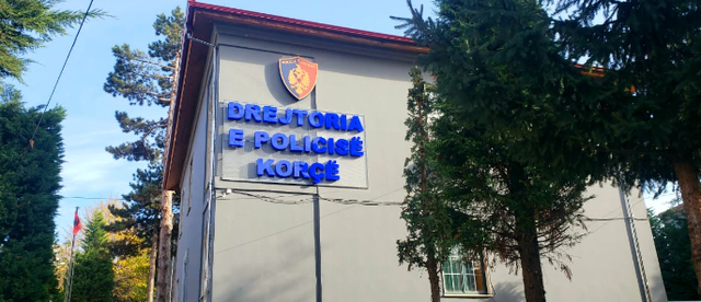 Me pistolet&euml; si stilolaps, pinte kafe n&euml; lokal, arrestohet