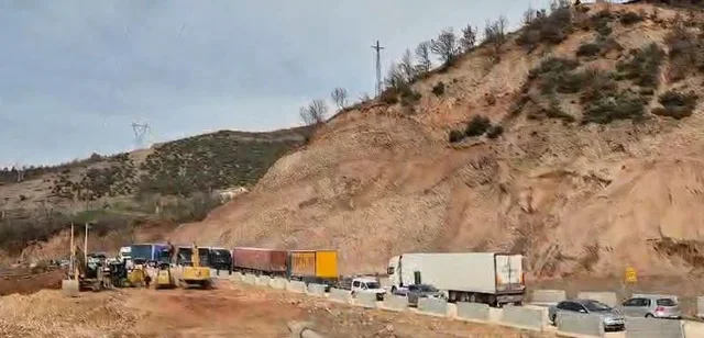 Pas 11 dit&euml;sh bllokim, hapet aksi Librazhd-P&euml;rrenjas, nis qarkullimi i