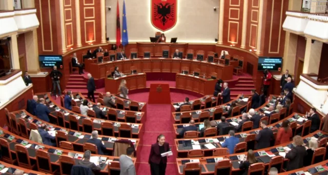 Zbardhet drafti i PS-së: 11 Komisione në Kuvend, deputetët 5