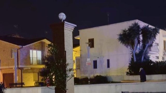 I rrëshqiti këmba dhe u përplas me kokë në