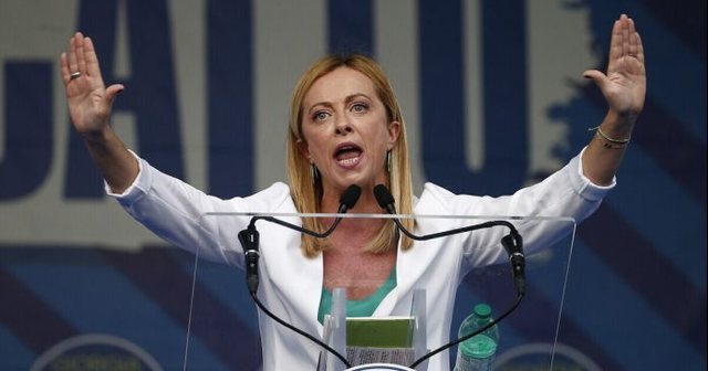 Meloni u drejtohet grave: Jini të lira, mos u dorëzoni nga